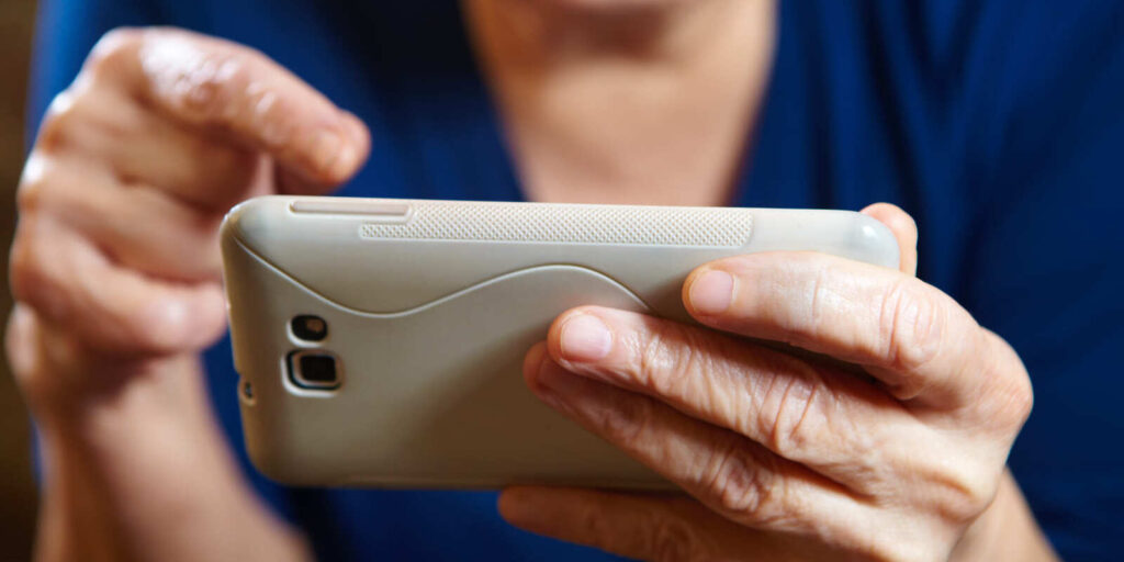 Novas tecnologias como os idosos estão utilizando as redes sociais para se conectarem